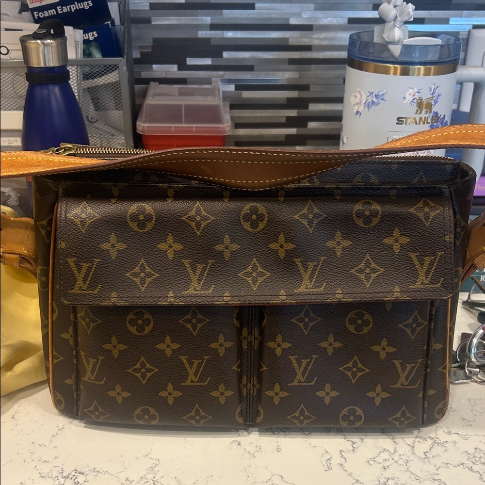 Louis Vuitton Monogram Canvas Messenger Bag